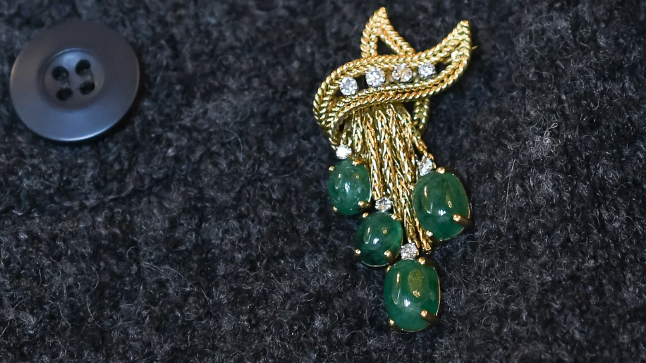 Decoding the Distinction: Antique vs. Vintage Jewelry